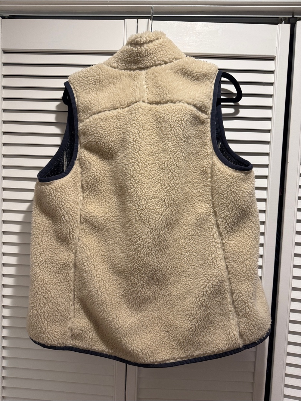 L.L. Bean Cream Sherpa Vest with Navy Trim - Picture 3 of 3